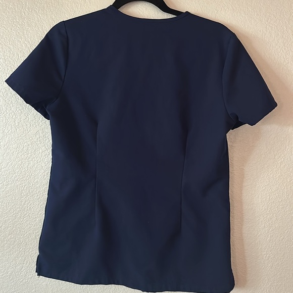 Figs XS Navy Scrub Top Two Pocket - Picture 2 of 2